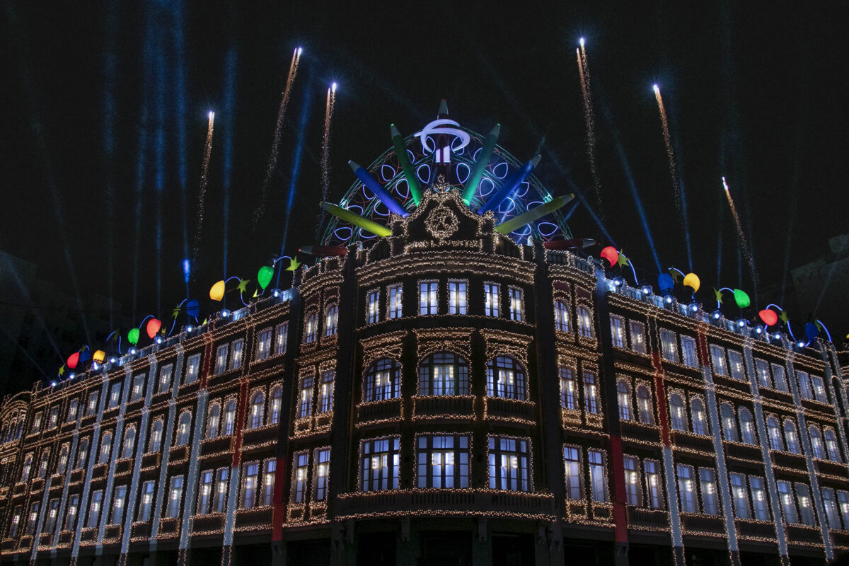 Conheça a história do Palácio Avenida, símbolo do Natal de Curitiba