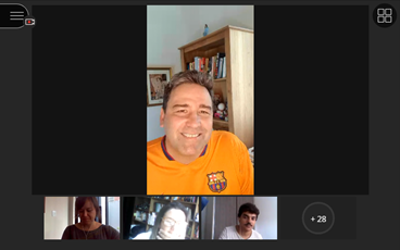Alunos de jornalismo da PUCPR recebem jornalista em videoconferencia