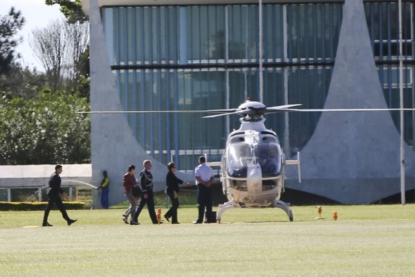 Crise desvia foco de Dilma e afeta agenda oficial