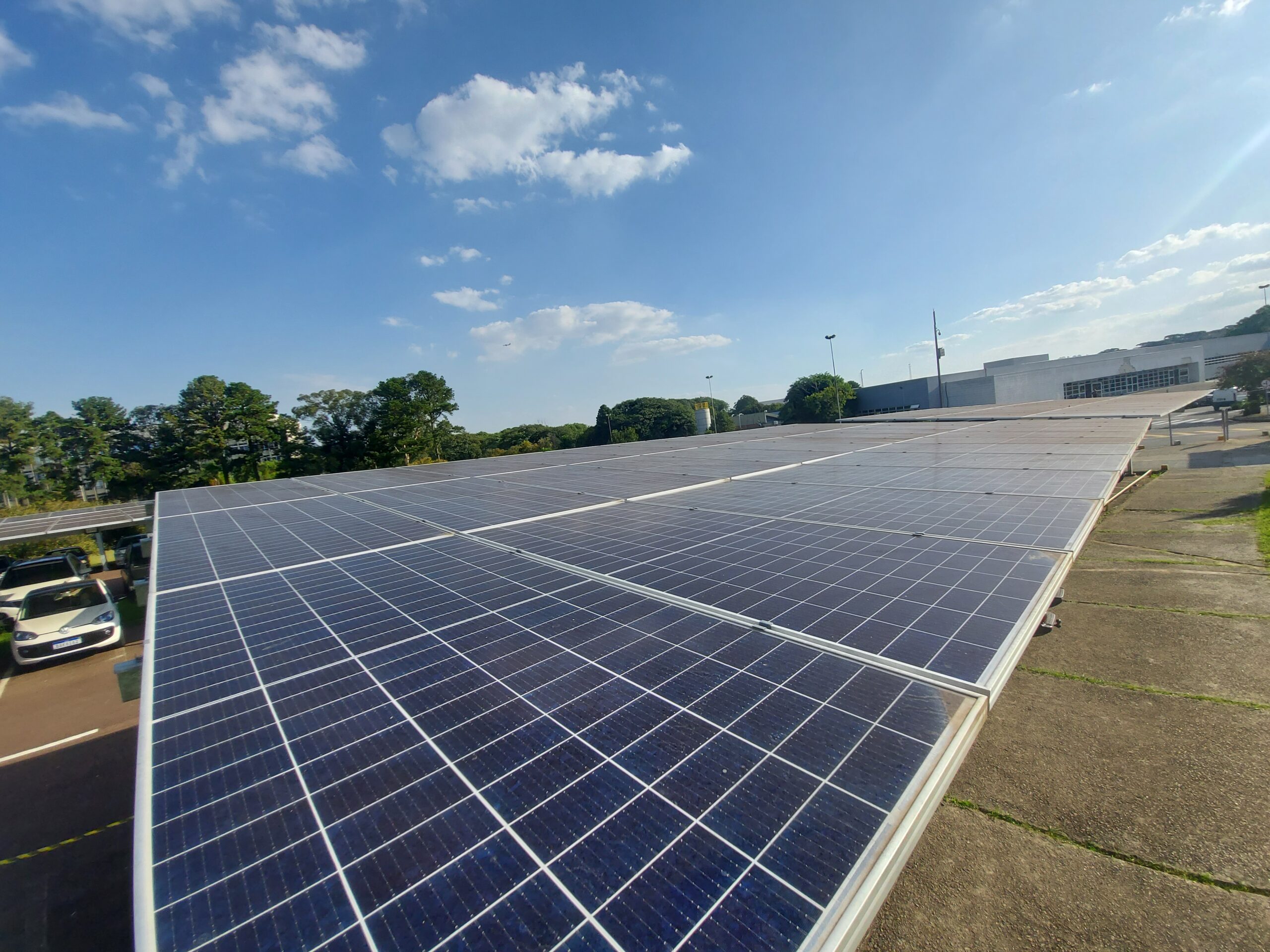 Curitiba teve um aumento de 50% em painéis solares instalados em um ano