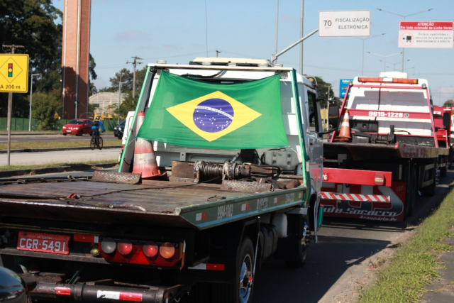 Greve dos caminhoneiros começa a apresentar reflexos