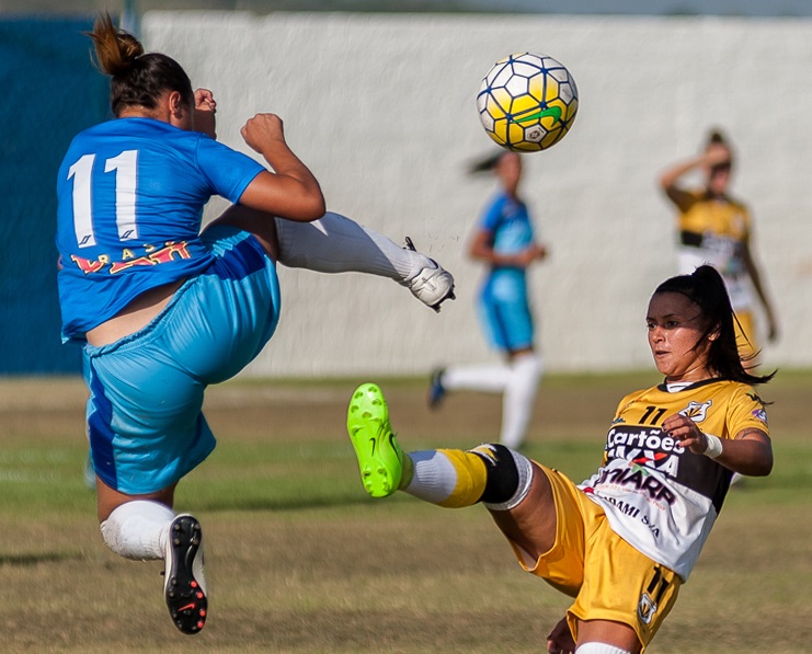 Cresce número de mulheres no meio do futebol