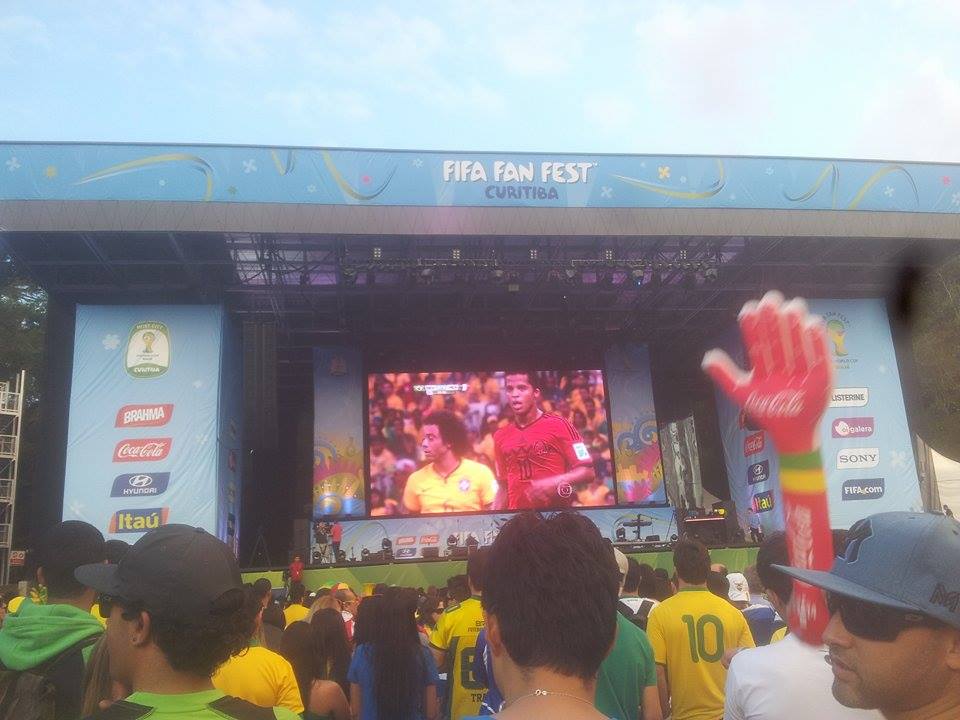 FIFA Fan Fest em Curitiba recebe capacidade máxima no jogo do Brasil