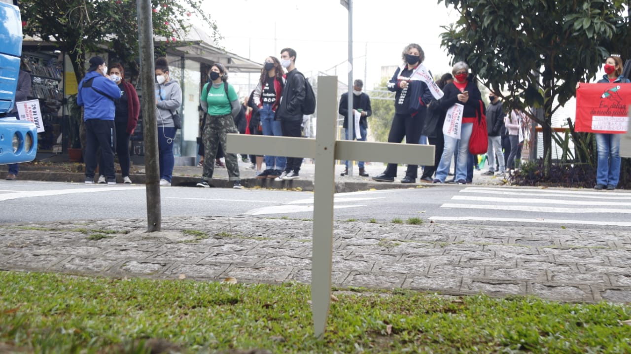 Professores relembram “massacre” do 29 de abril com críticas ao governo