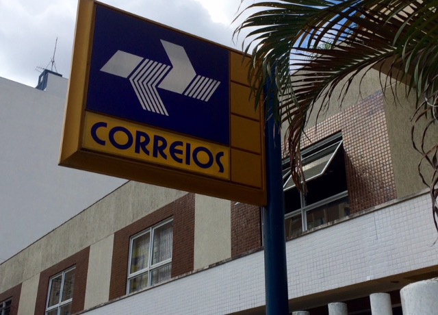 Correios fecham aos sábados para cortar custos