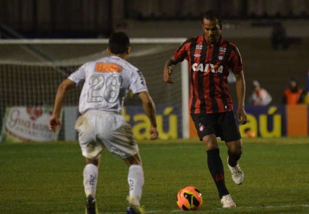 Atlético-PR vence mais uma no campeonato e assume a terceira colocação