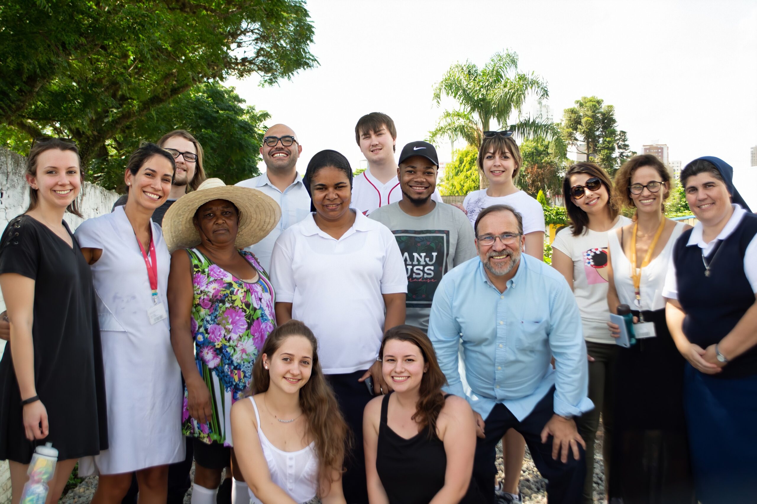 Estudantes da Kent State University visitam projetos comunitários na Vila Torres