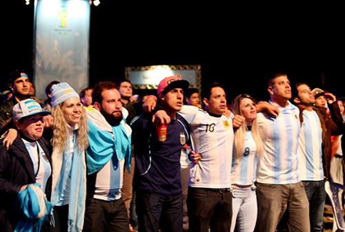 Jogo entre Argentina e Holanda movimenta a Fan Fest