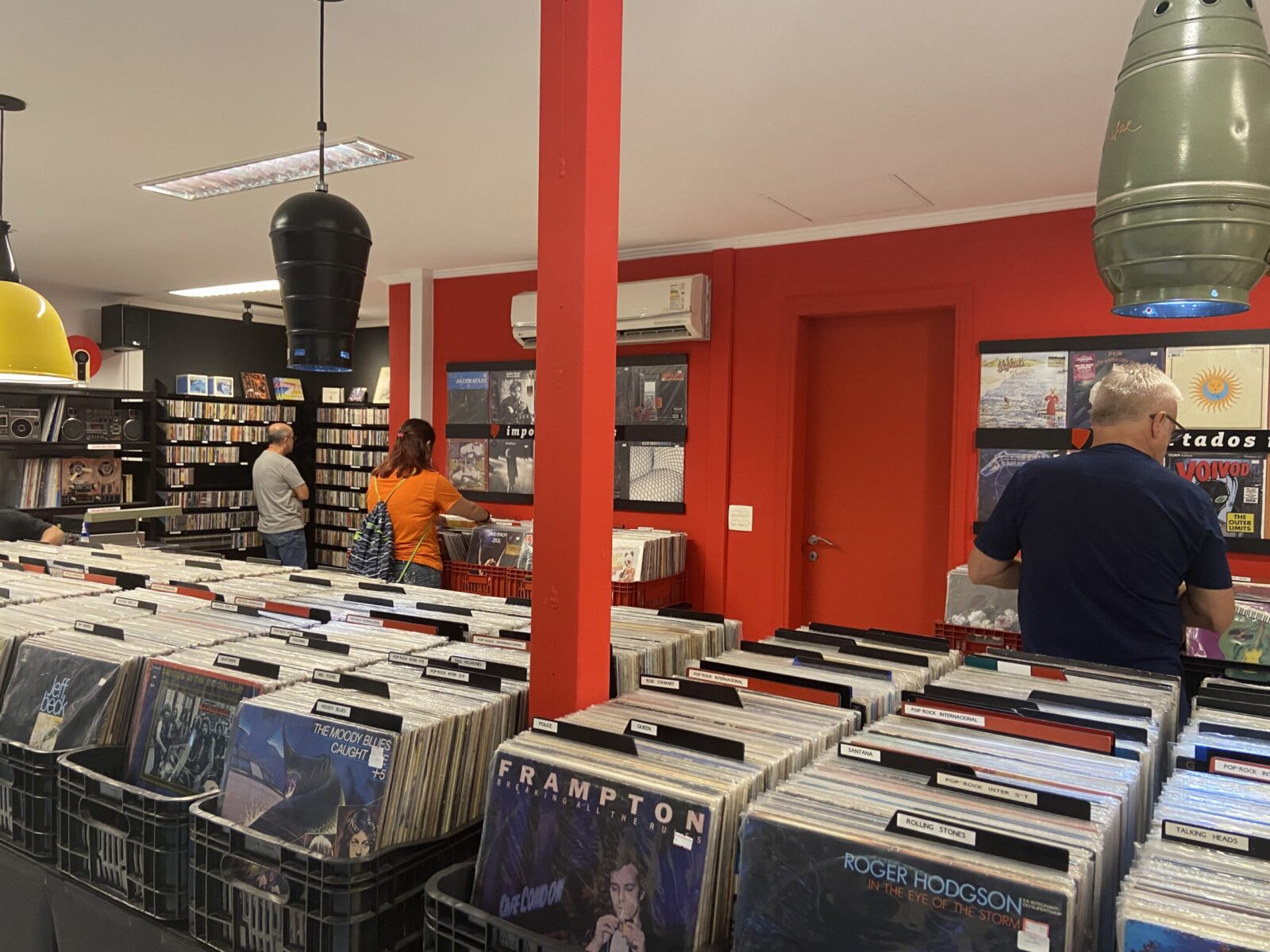 Venda de discos de vinil cresce 100% e movimenta comércio de Curitiba