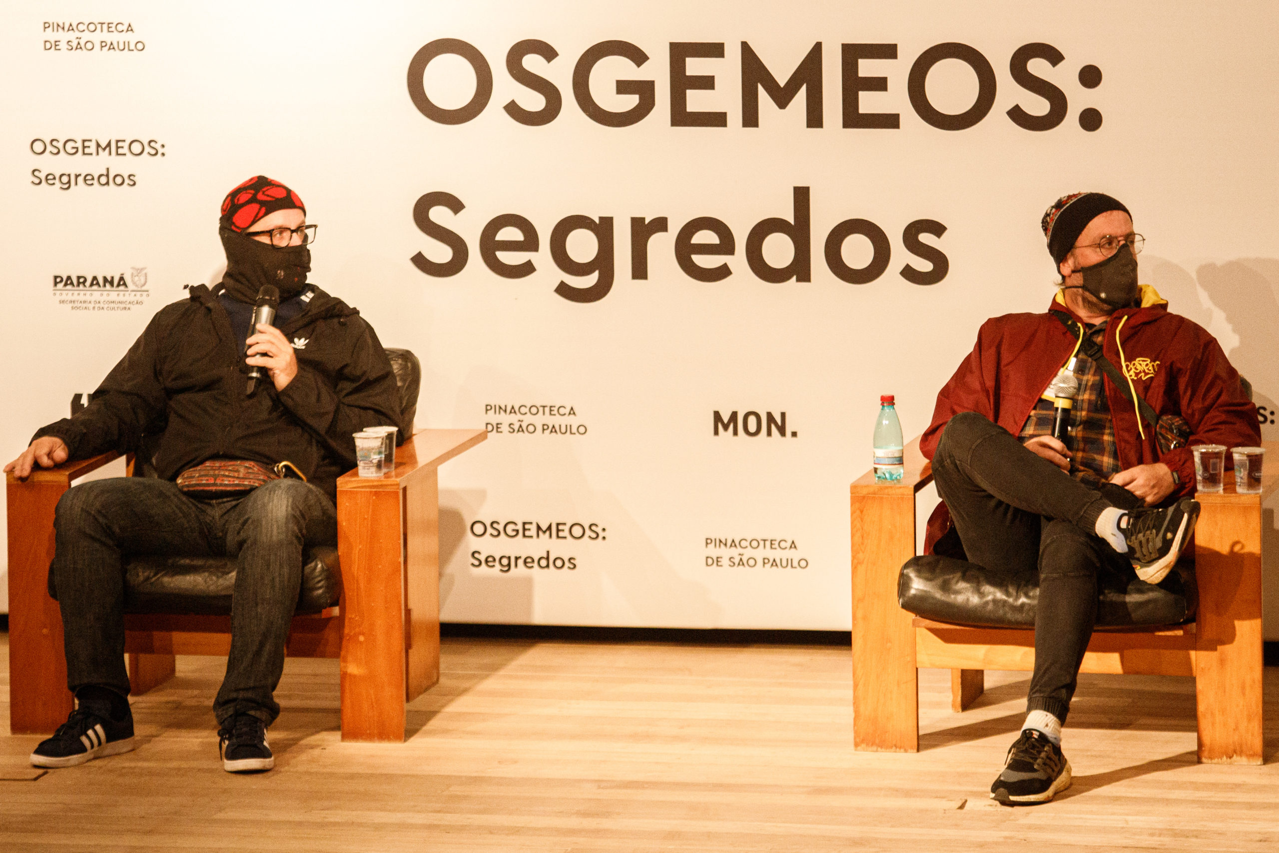 OSGEMEOS inauguram exposição e criticam lei que multa artistas em Curitiba