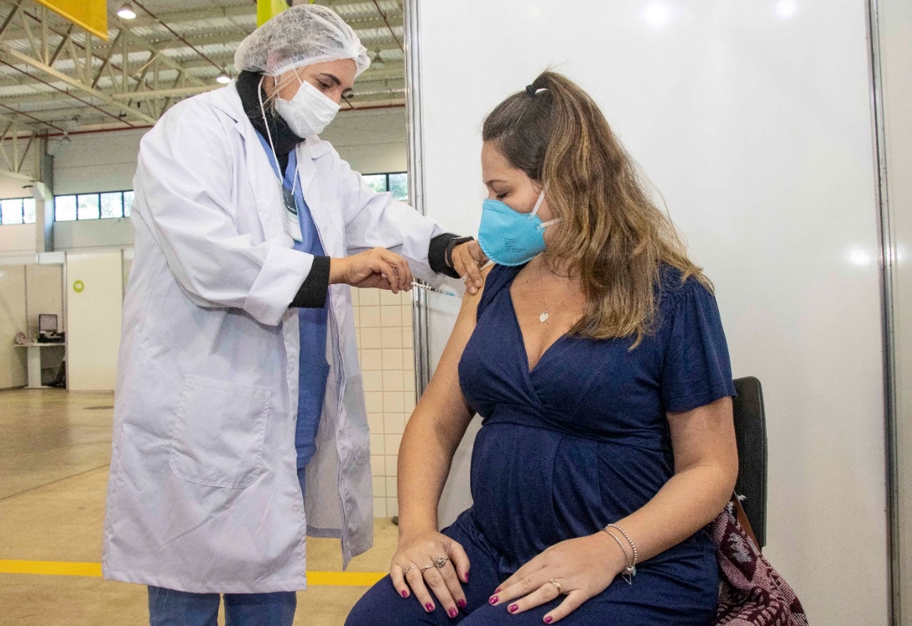 Curitiba inicia imunização contra Covid-19 para novos grupos prioritários