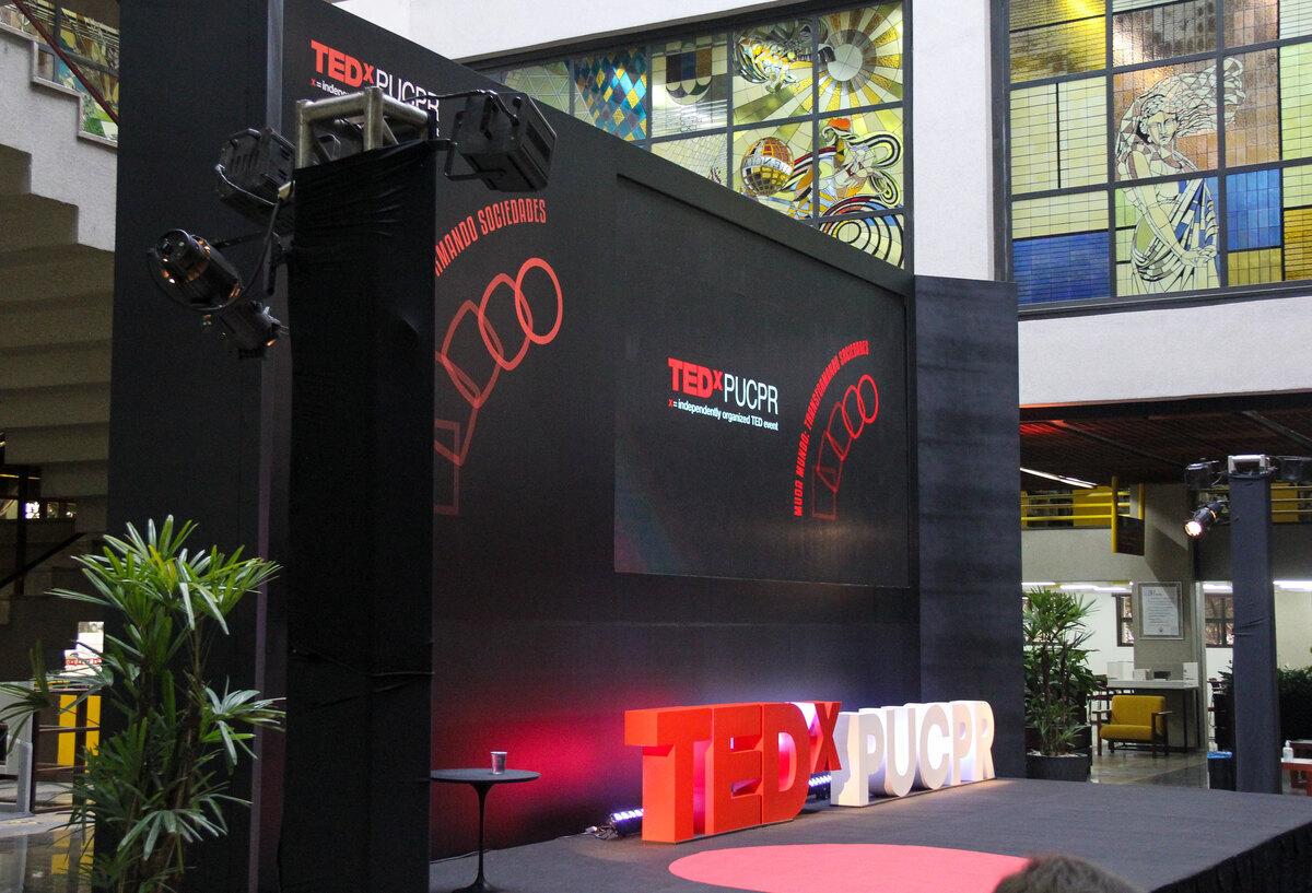 Nando Reis, Ivan Mizanzuk e mais 13 convidados palestram em TEDx na PUCPR