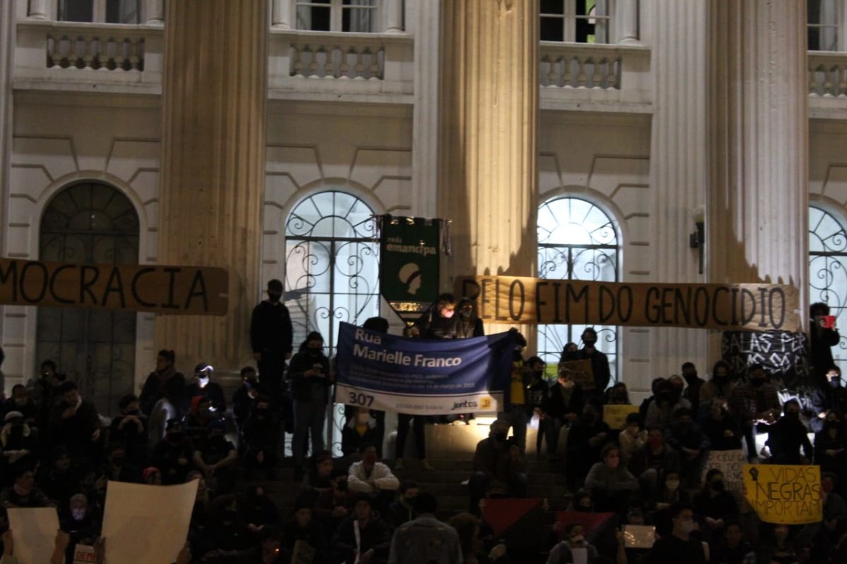 Ato antirracista reúne 1,2 mil pessoas em Curitiba