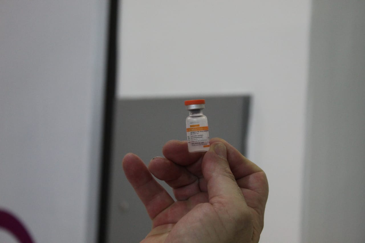 Curitiba tem 807 vacinados no primeiro dia de imunização contra a Covid-19
