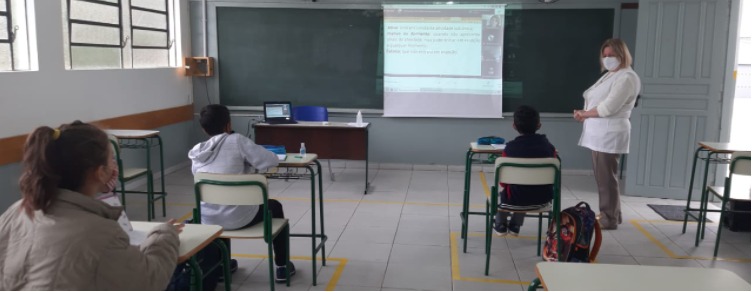 Colégios da rede estadual retornam às aulas presenciais no interior do Paraná