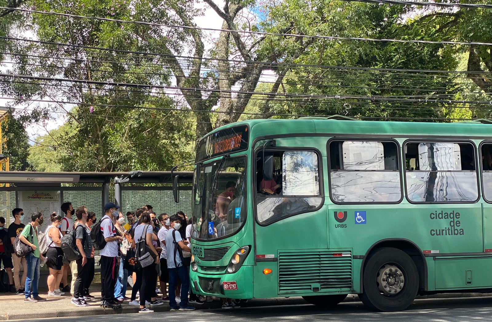 Aumento da passagem dificulta vida de moradores de Curitiba