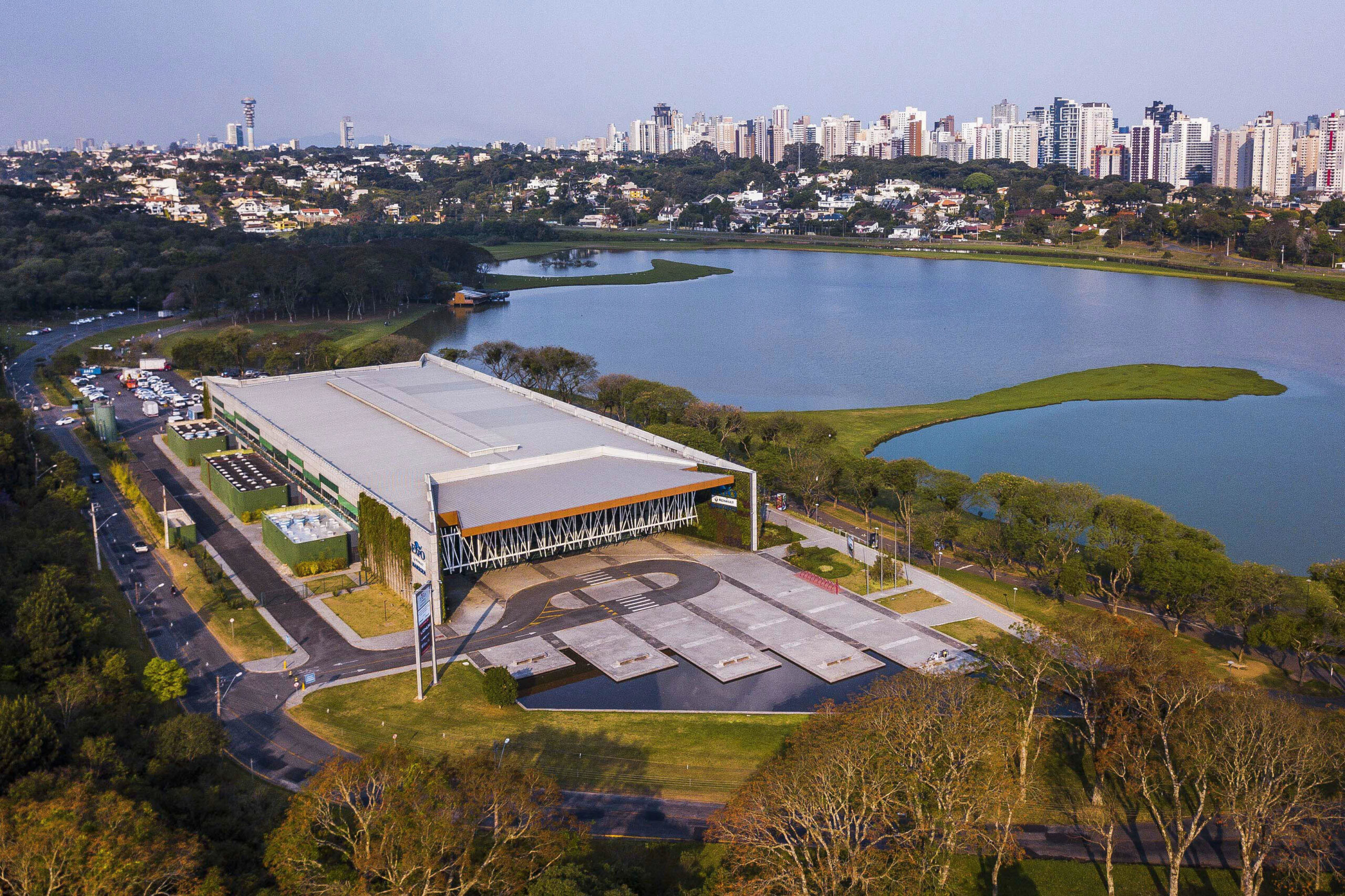 Vacinação contra a Covid-19 começa em Curitiba