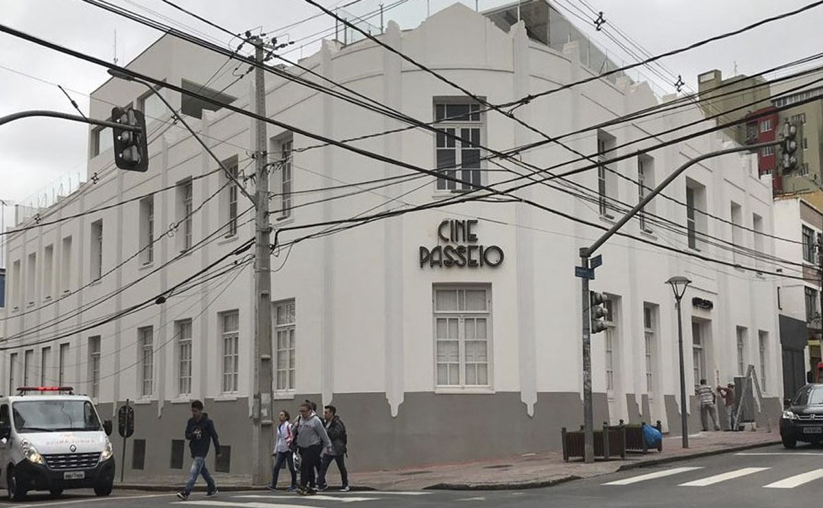 Cine Passeio resgata cultura dos cinemas de rua em Curitiba