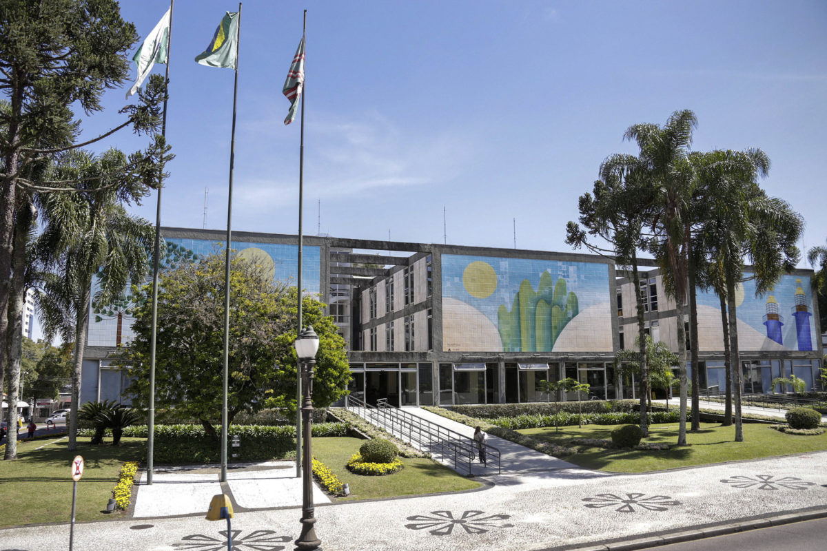 As canetadas desiguais do salário dos prefeitos de Curitiba e Região Metropolitana
