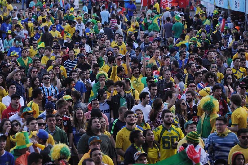 FIFA Fan Fest em Curitiba é local de festa entre os torcedores