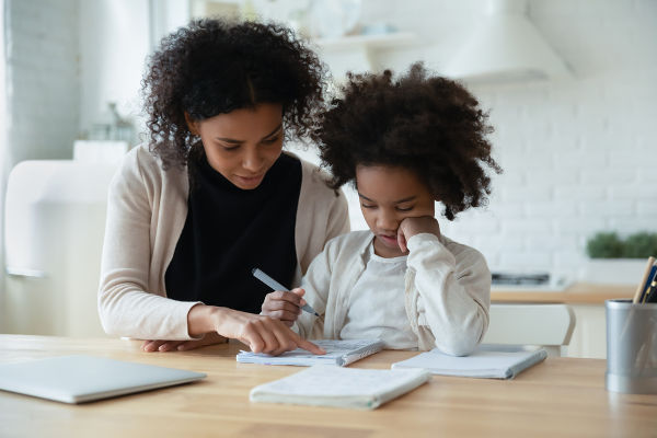 Ratinho Junior sanciona lei que implementa homeschooling no Paraná