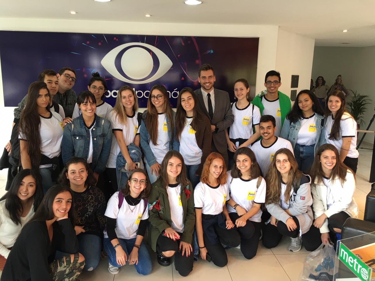 Fatos Visita: estudantes da PUCPR conhecem redações de TV Band e BandNews FM