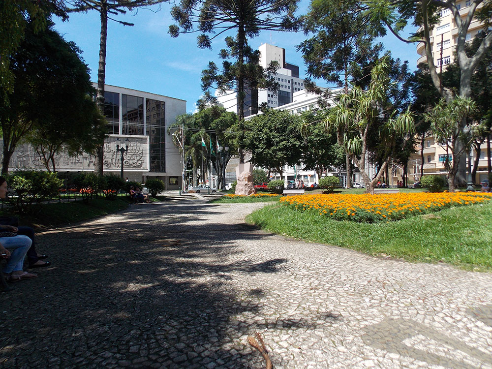 Praça Santos Andrade será um dos destaques do Fringe 2014