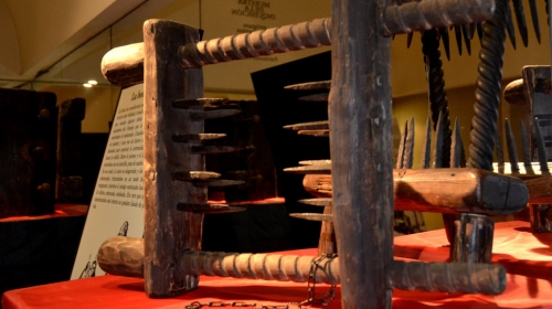 Exposição traz a Curitiba instrumentos de tortura da Inquisição