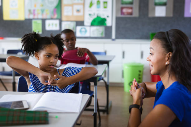 Projeto de lei quer incluir libras nas escolas de Curitiba