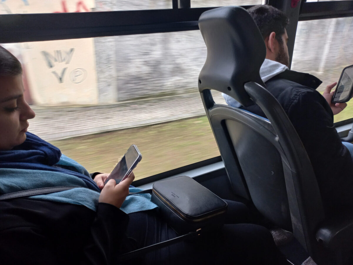 Apps de transporte público afetam a rotina de usuários em Curitiba