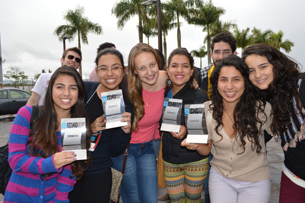 Estudantes de Jornalismo da PUCPR conquistam 4 prêmios no Intercom Sul