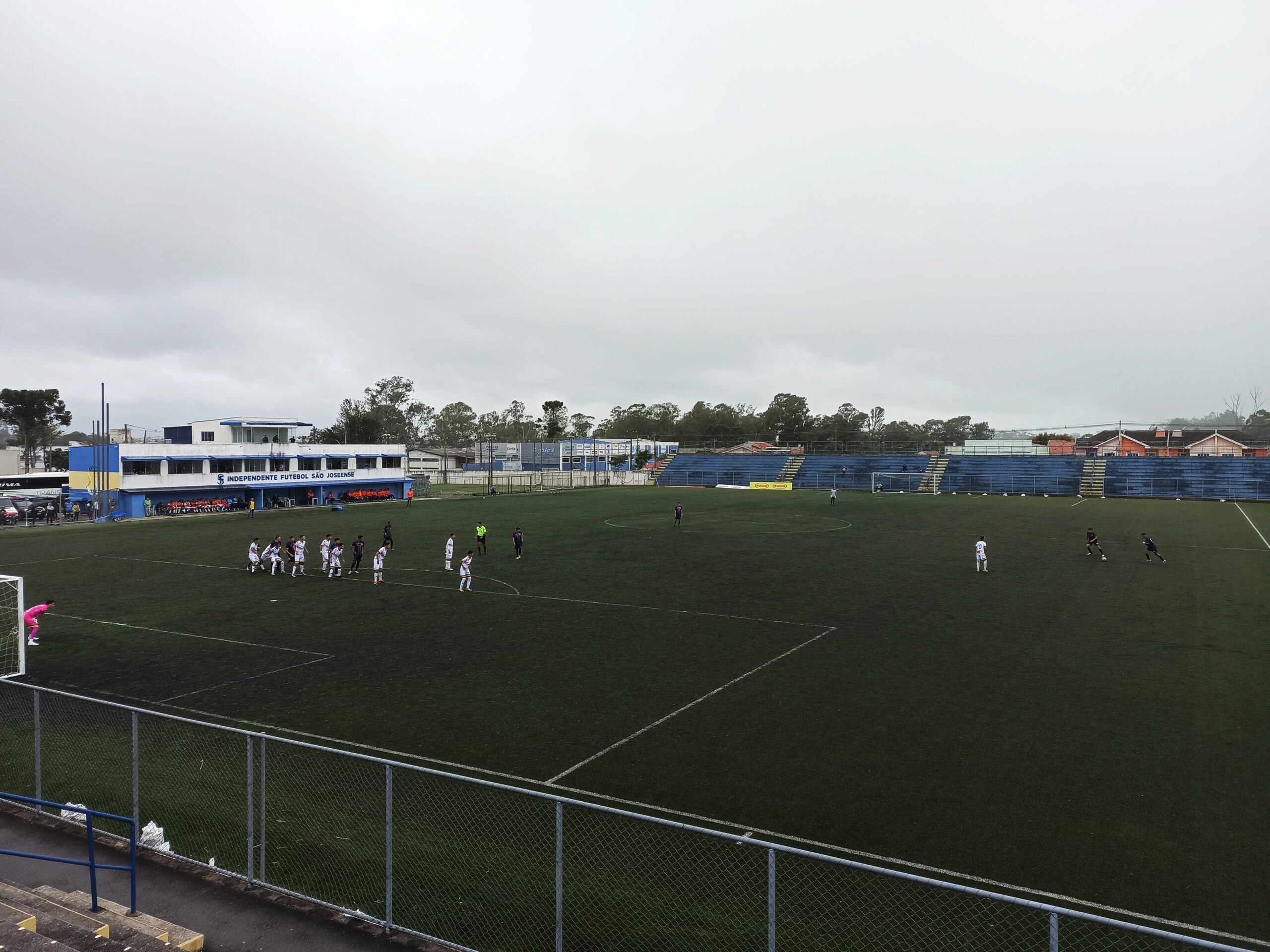 Clubes emergentes dependem de campeonato paranaense para viver