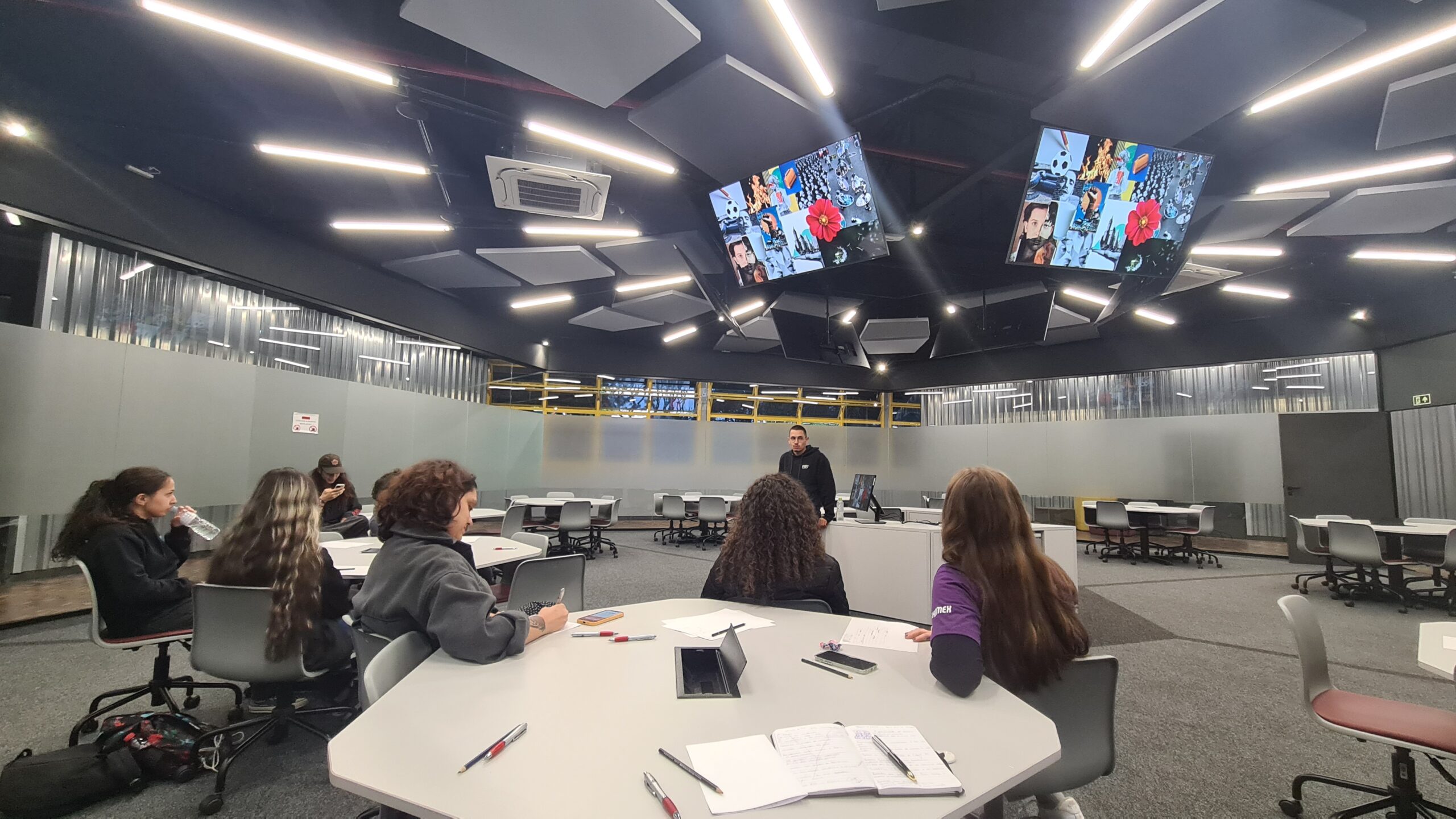 Festival Universitário: oficina de rima aproxima cultura hip hop de estudantes da PUCPR