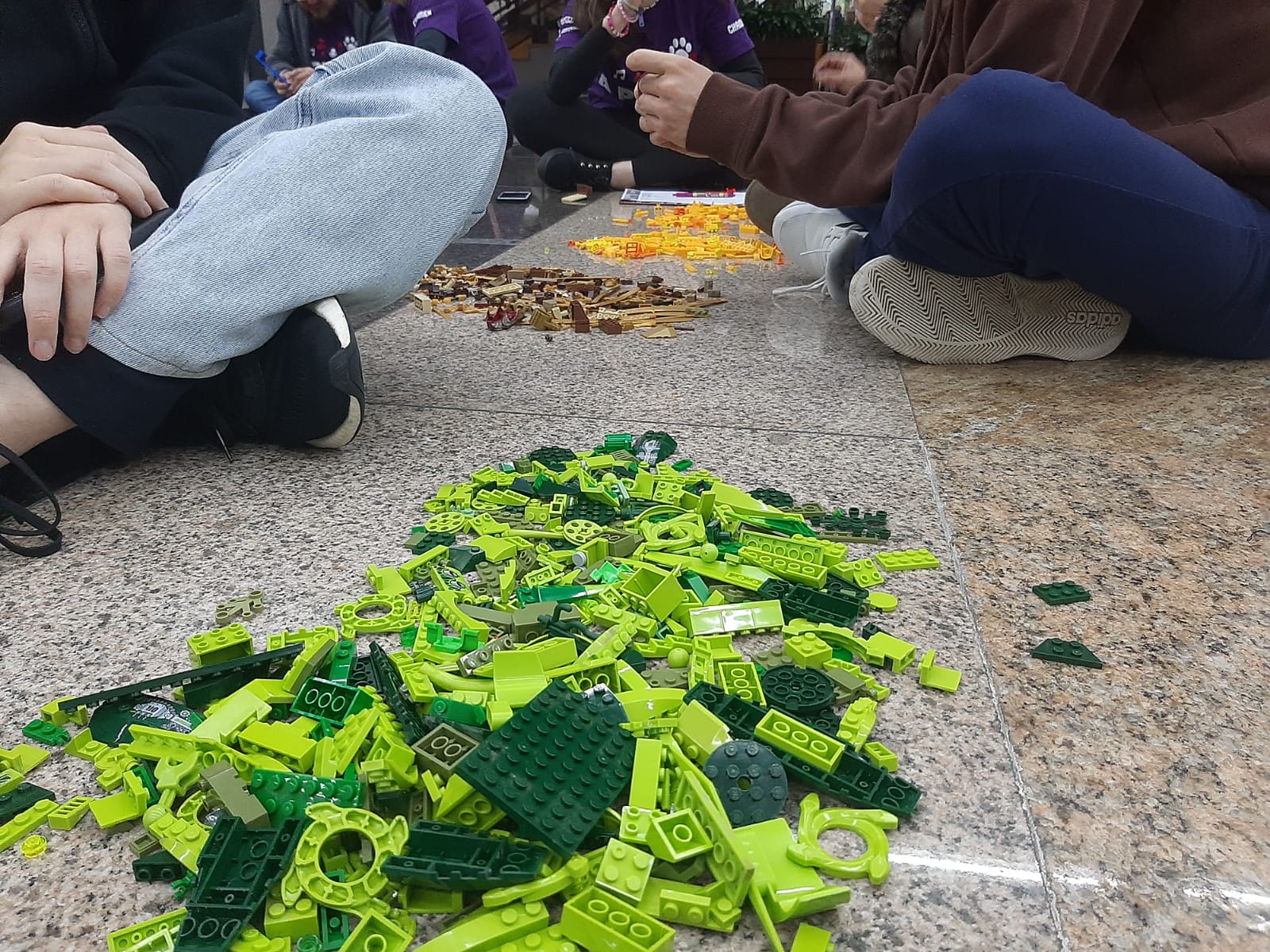 Oficina de Lego incentiva criatividade e trabalho em equipe para estudantes da PUCPR