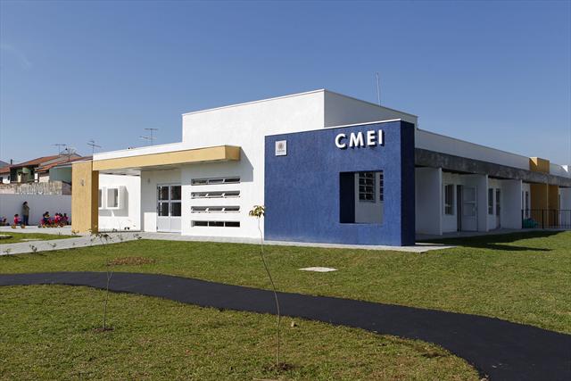 Mais de 65 mil crianças aguardam vagas em creches do Paraná