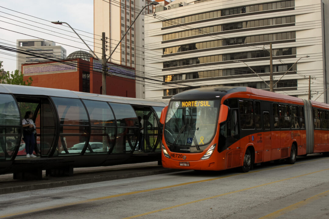 Confira as propostas dos candidatos à Prefeitura de Curitiba para o transporte coletivo