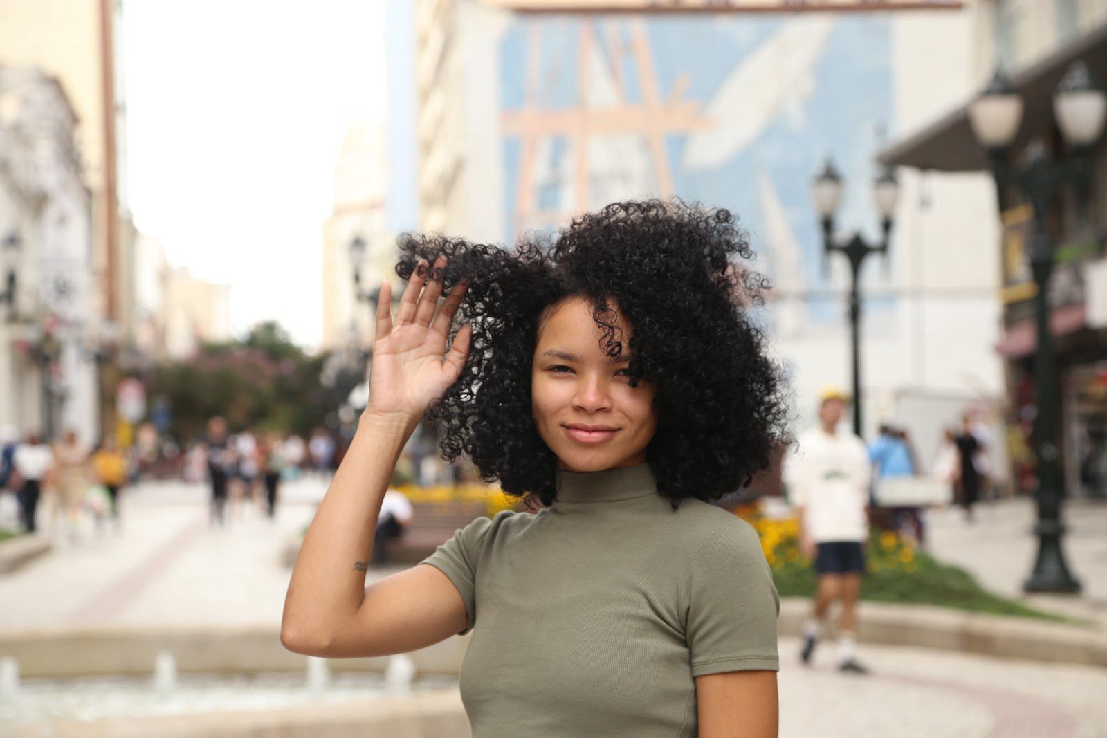 Mulheres pretas redefinem o padrão de Curitiba ao aceitarem seus cabelos