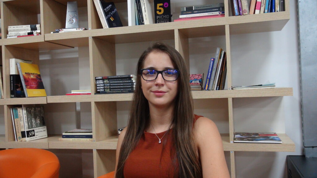 Psicóloga Letícia Anjos, trás alerta sobre possível burnout causado por pressões constantes em ambiente doméstico.