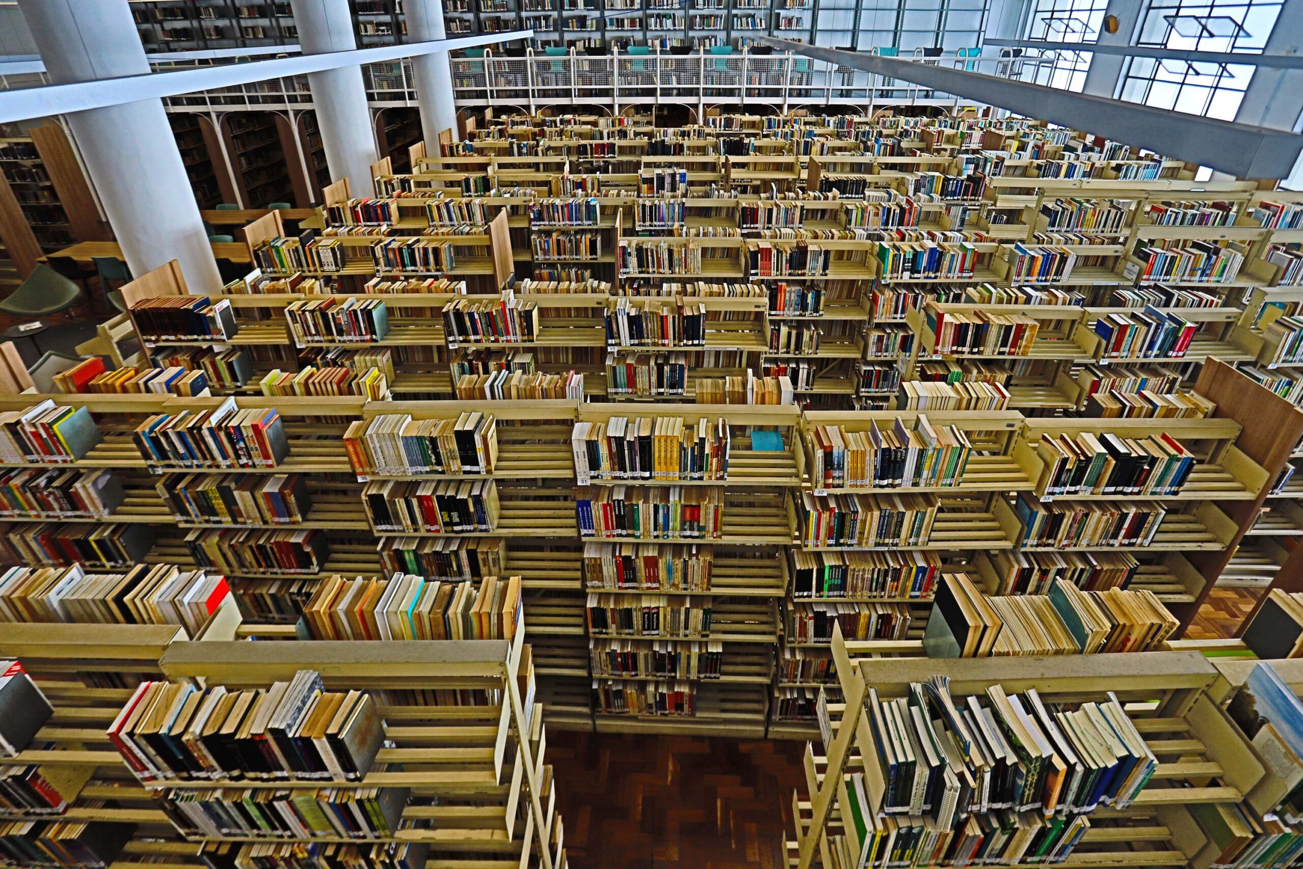 Bienal do Livro do Paraná deve incentivar o uso de bibliotecas em Curitiba
